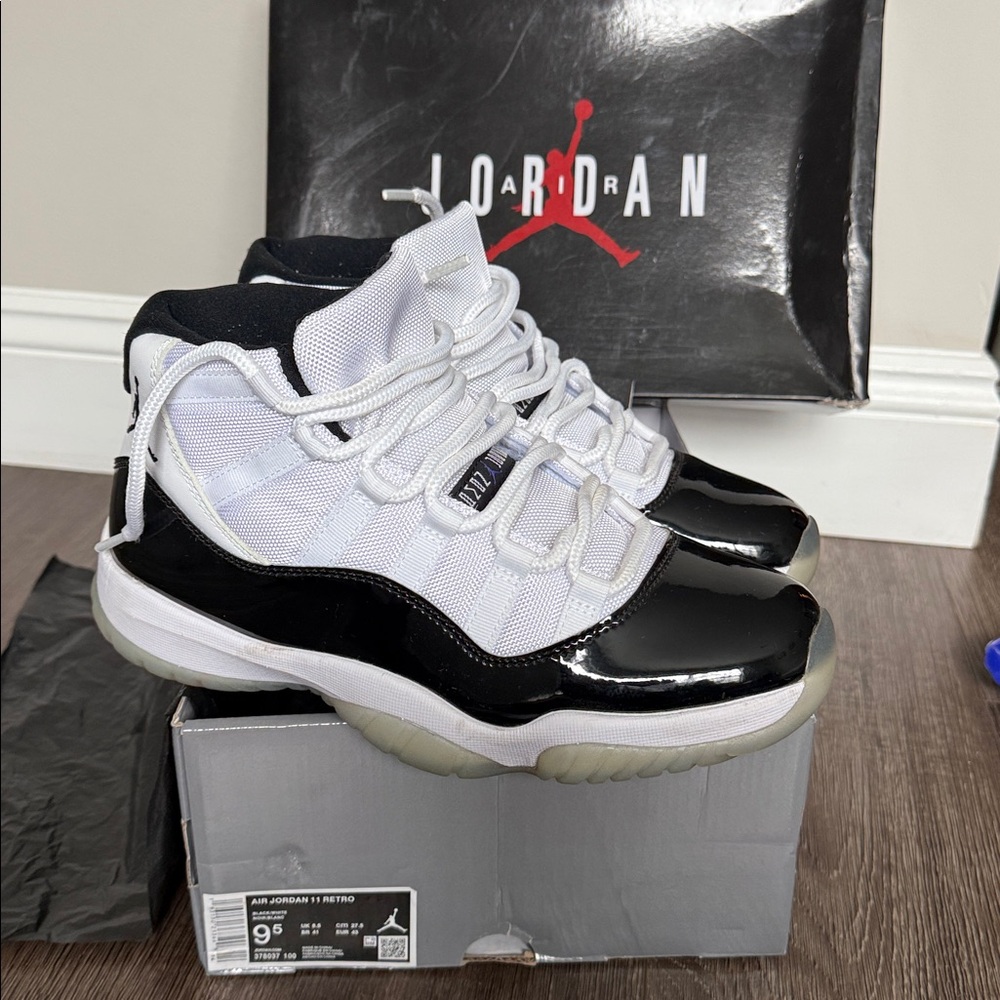 Jordan Sneakers Black and White
